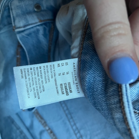 American Eagle 90s Boyfriend Jeans - 16 - Picture 3 of 3